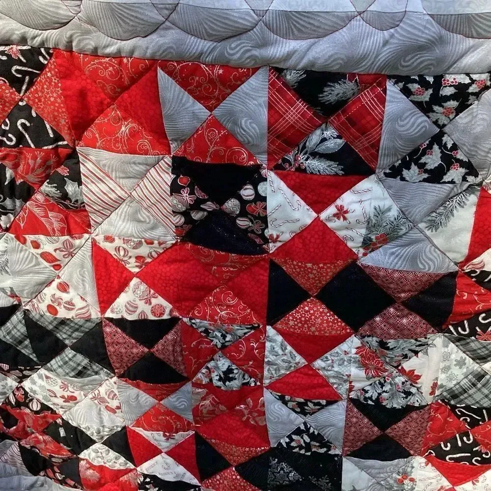 NWT Sparkling Christmas Quilt with Four Borders
